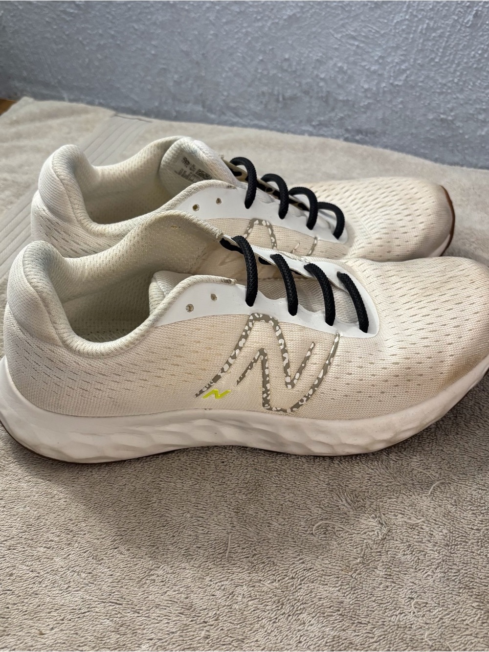 New Balance 520 Unisex Running Shoes Mesh SZ 9.5 WMN Mens 8 Lightweight